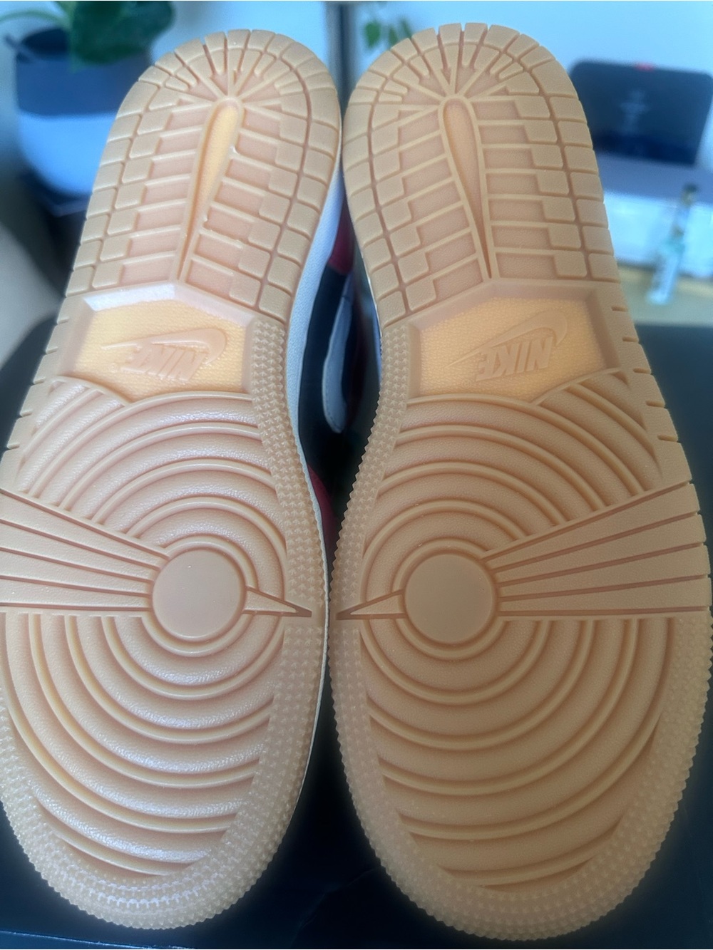 BNIB Jordan 1 Mid SE Men’s Sneakers with Gum Outsole size 7